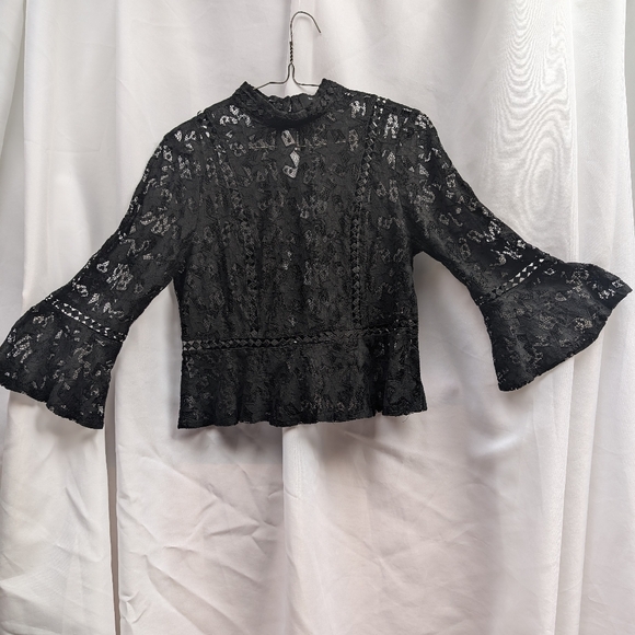 MINKPINK bell sleeve black star lace top - Picture 3 of 7
